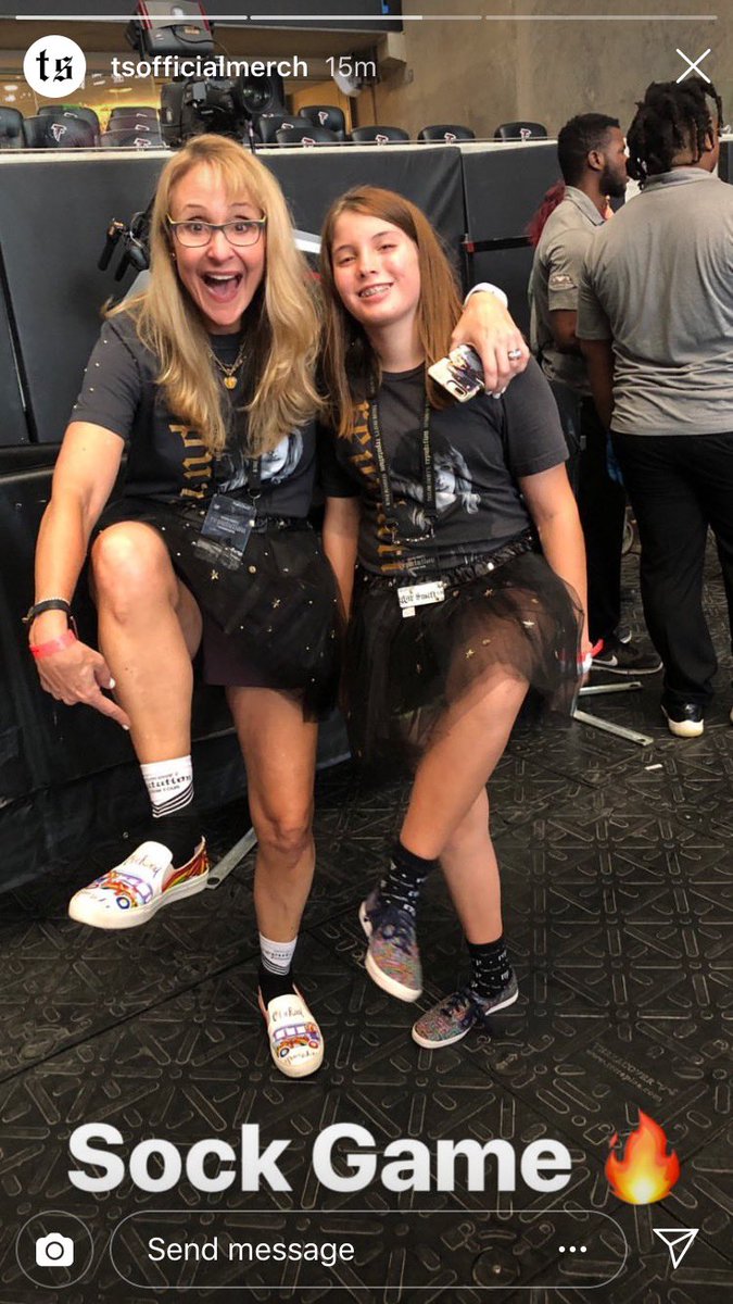 Hogshead3Au's tweet photo. @hegarty_nancy @jk_rowling @iChampionWomen If Helen Clare knew I did this on Twitter she would be MORTIFIED … but what are moms for?
#MomBrag #GreatKid #LongTimeSwiftie https://t.co/Jj1JR775z5