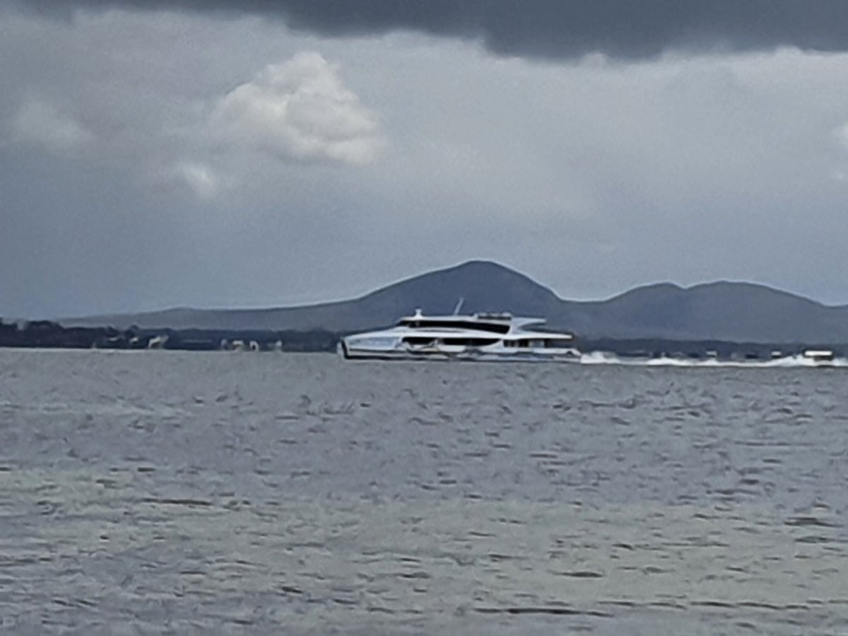 Pivotonian1838's tweet photo. The #Geelong 2 Melbourne ferry entering #CorioBay #Wednesdayvibe https://t.co/4yb6NEjm2O
