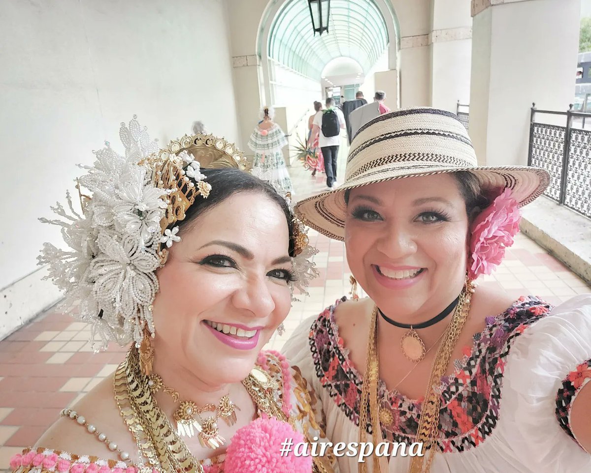 airespana's tweet photo. @HistoryMiami #culturefest 305 #Panama #airespana #panamausa #enloquenosgusta #presentacion #polleras #congos #diablicos #sucios #folklore #cultura #tradicion https://t.co/nqNostUrmZ