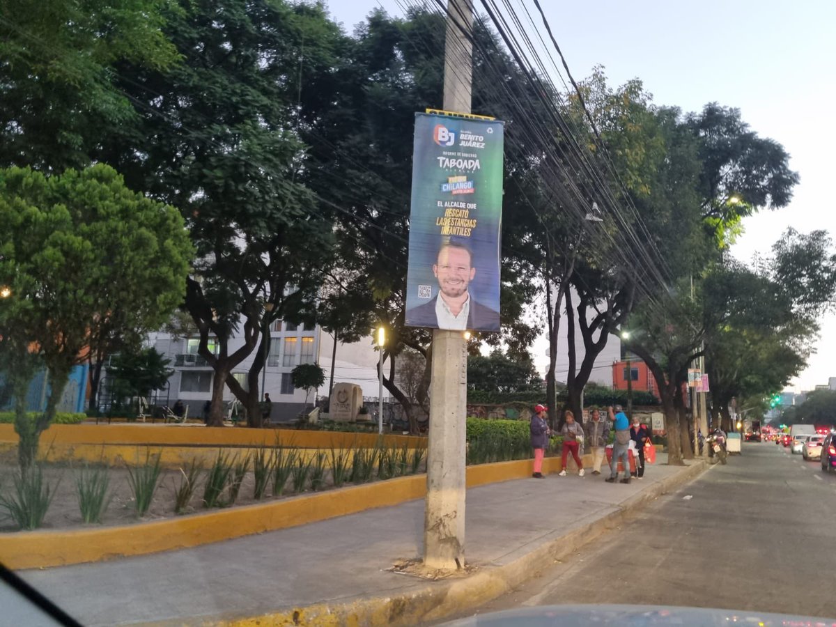 irma_vzqmh's tweet photo. Le informamos al alcalde @STaboadaMx que la Alameda de Tacubaya no pertenece a su jurisdicción. 
La ciudadanía organizada nos envía foto de su basura propagandística colocada en la Alcaldía Miguel Hidalgo. Se la entregarán como a @mauriciotabe @iecm https://t.co/3pSkj0cHeN