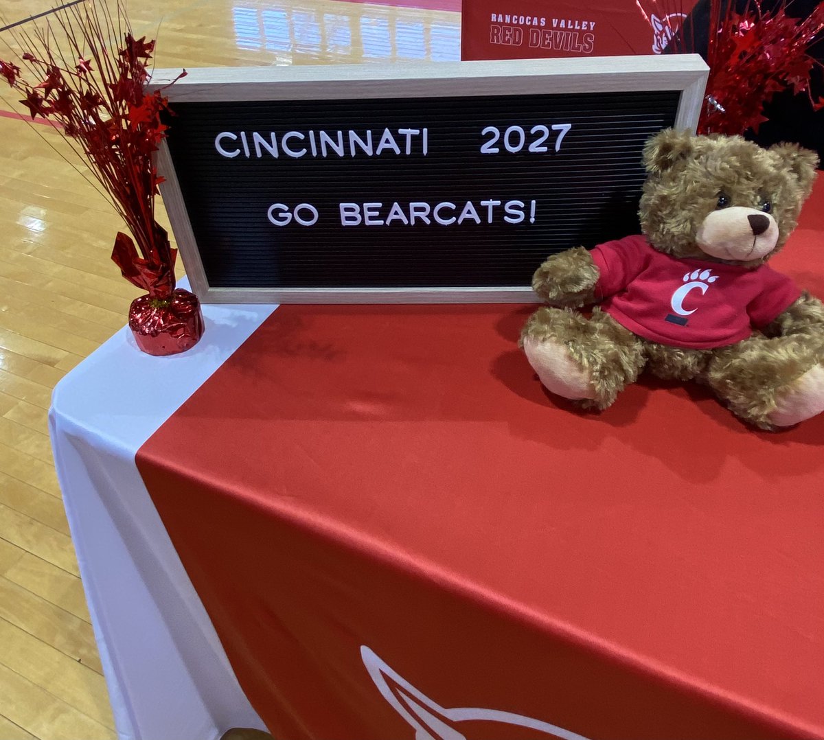 RVRHS_Athletics's tweet photo. Congratulations to RV Girls Swimmer Lindi Worrell, who signed her NLI to attend The University of Cincinnati and will continue her academic and athletic career for the Bearcats. We wish you the best of luck Lindi! https://t.co/JhHdNKbOTG