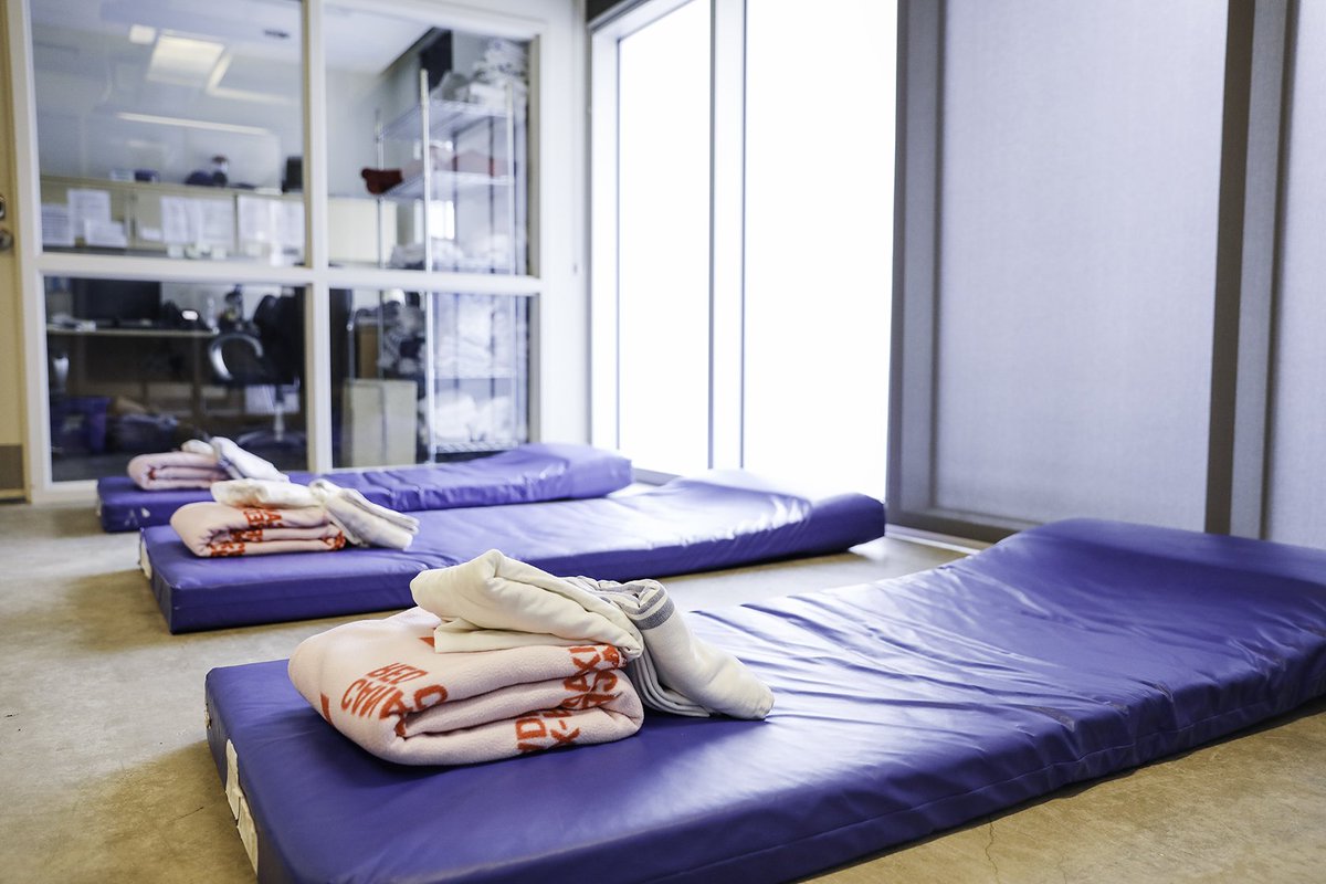 Directions Youth  Drop-In Ctr (FSGV), is the only youth specific (under 25) Extreme Weather Response program in Vancouver. At 1138 Burrard, our EWR program is open 10:00pm to 7:00am. We are low-barrier; we don't turn youth away for substance use. We welcome, all even with pets!