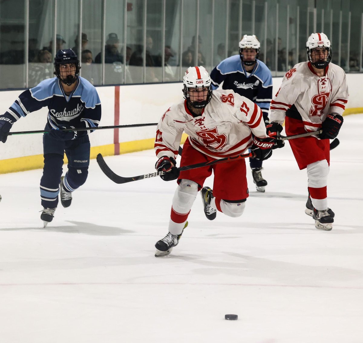 Busy day yesterday with Varsity-1 skating to a 2-2 tie with South River in a non-league matchup and Varsity-2 defeating Severna Park 5-4 in MSHL Eastern Conference play. More V-1 photos over @SpaldingCavAthl 

📸: @SpaldingCavAthl