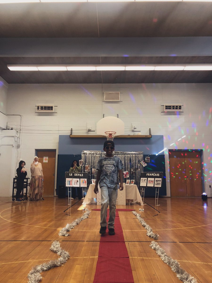 MrsHba1's tweet photo. Wrapping up the clothes unit with a french fashion show @downsviewps Students picked an outfit, wrote a description of the outfit in French, chose a friend to read their description while they walk on the red carpet. #core_french #authenticlearning #frenchisfun https://t.co/dDn8STySaA