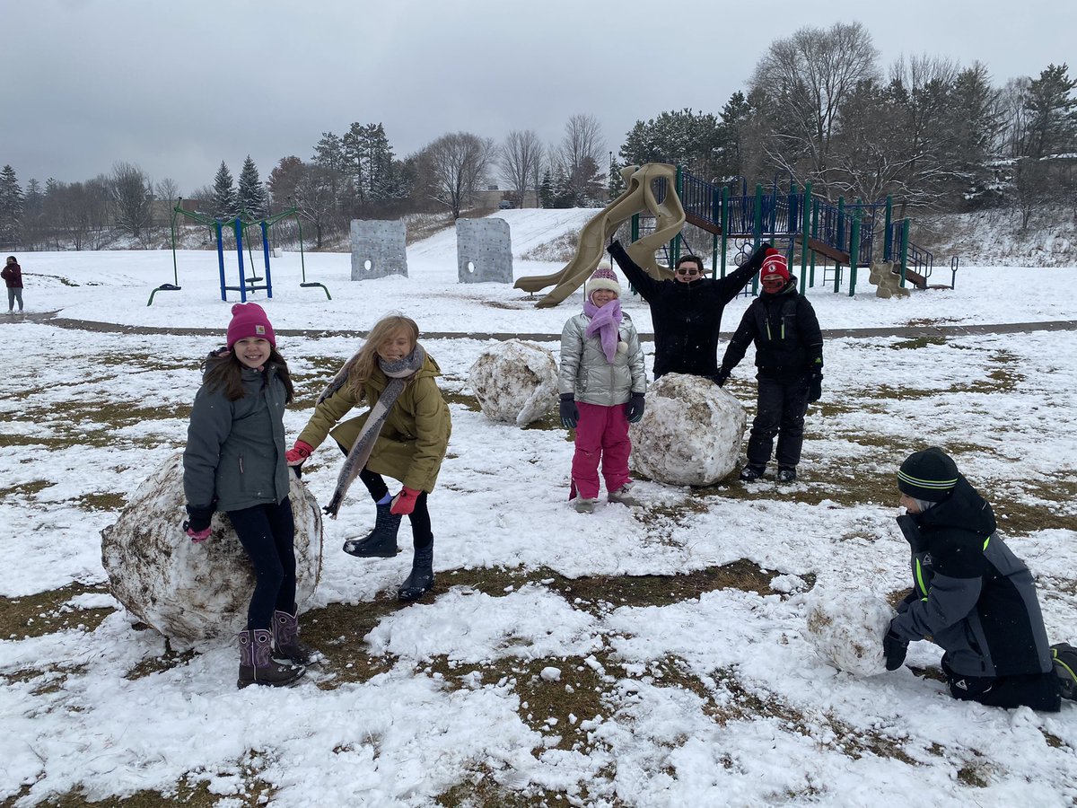 Do you wanna build a ⛄️?! Today I was lucky enough to supervise recess ❄️ and boy did we have fun! #GoPumas🐾 #Minnesnowta <a href="/ParkerPumas/">Parker Elementary</a> <a href="/ISD728/">ISD 728</a> @bittmand @WCampbell728