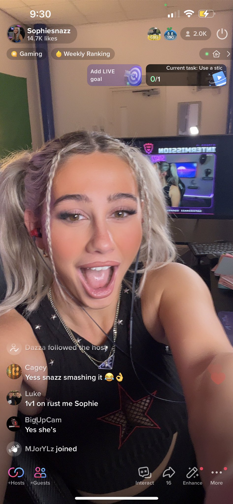 Sophiesnazz on Twitter: "2k VIEWERS ON TIKTOK LIVE WHAT THE HECK https