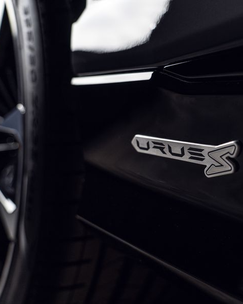 LamboSarasota's tweet photo. The new Urus S offers a hi-tech interior that elevates every luxury facet. A must see #SSUV. https://t.co/mAi9maBeUL