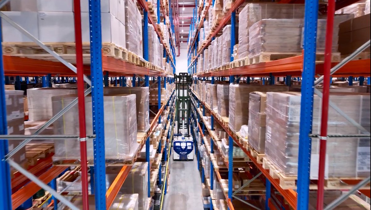 Kriscorti's tweet photo. Le nouveau bâtiment du site de production L’Oréal d’Ormes accueille une solution d'automatisation du stockage composée d'AGV d'Alstef Group

Sol industriel #ECOFREEPLAN 🤖🌿 créé par @RCRIF |@PLACEO_FRANCE  et @Monofloor_FR 

https://t.co/zMh4YR5NNH https://t.co/iUsrNpQlvq