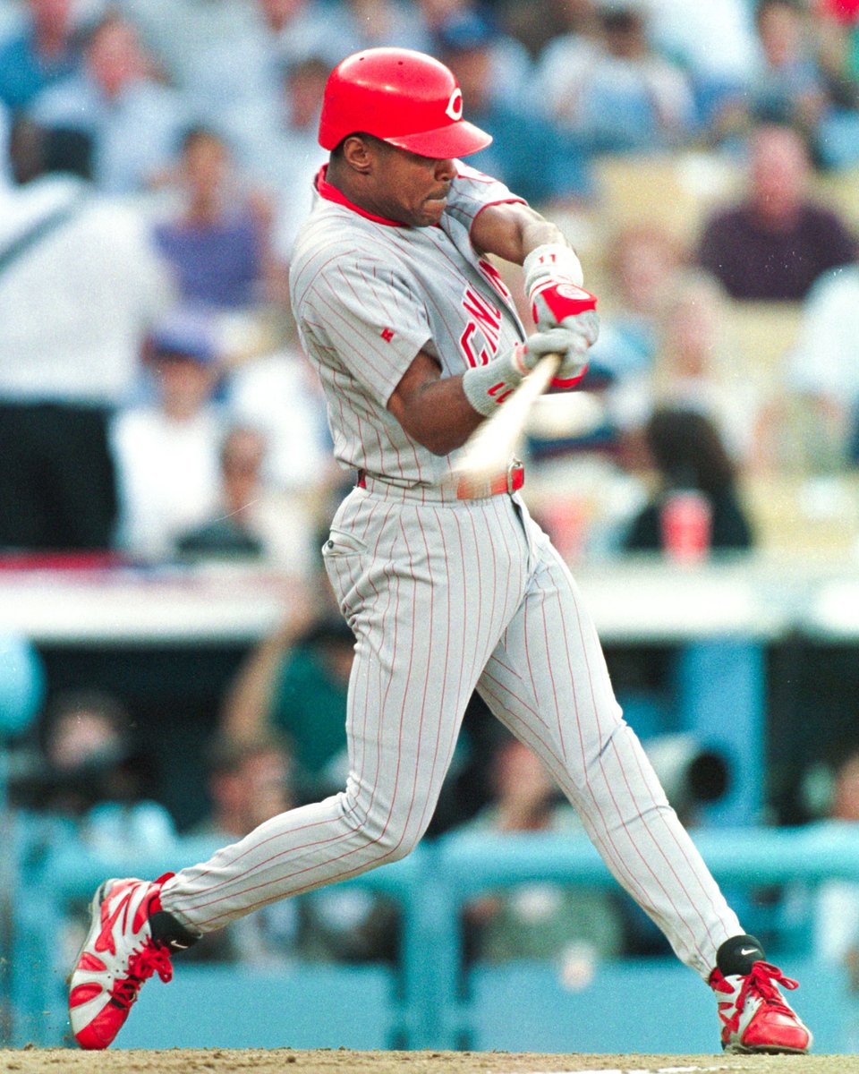 November 15, 1995: Barry Larkin is named NL MVP after already earning both the Silver Slugger and Gold Glove at shortstop. He batted .319, stole 51 bases, recorded a .980 fielding percentage and was named an All-Star while leading the Reds to the NL Central crown. 🐐 #RedsVault