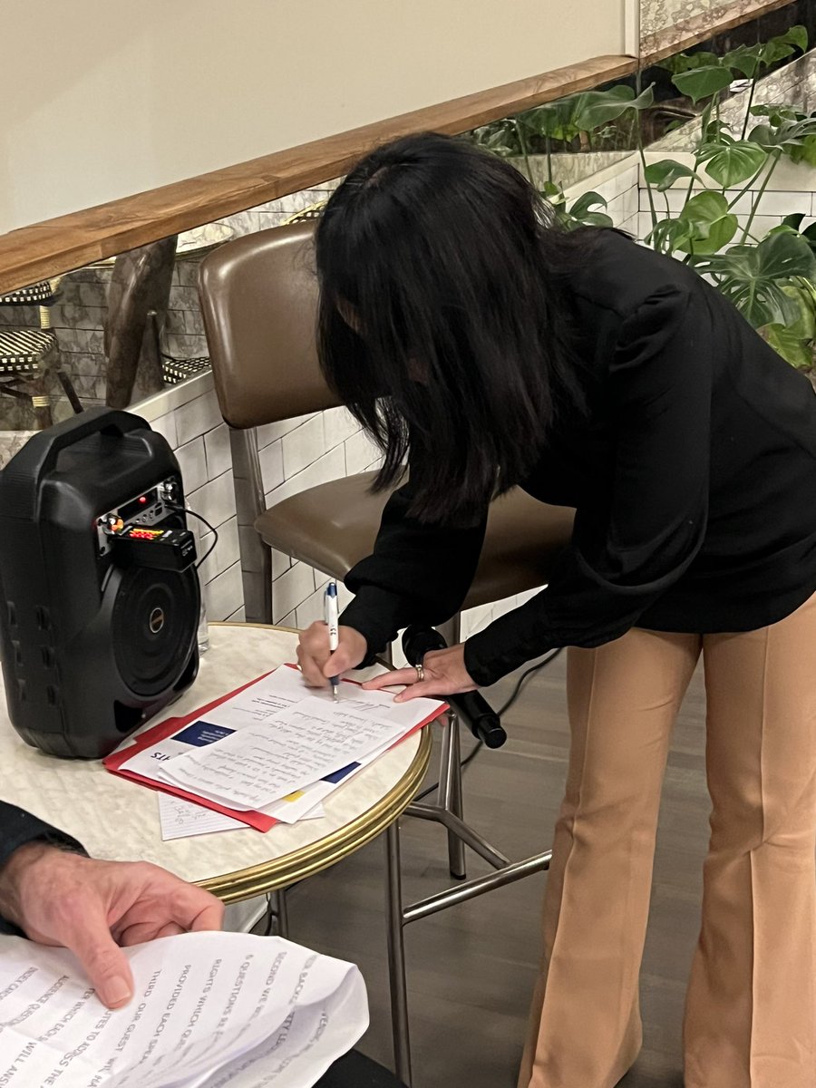 _PhillyForward's tweet image. Helen Gym signs the Philly Forward Bill of Rights and commits to ensuring that all Philadelphia residents and businesses enjoy them and enjoy a vibrant, energized city. Our forum this evening has now concluded. Thanks to everyone who was a part of it!