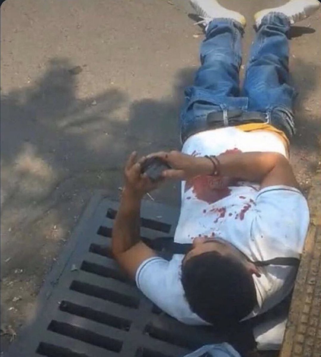 HeraZeuzz's tweet photo. @SaycheeseDGTL “I got jumped and was shot last night
by blueface outside the strip club” https://t.co/sRGml2gK6c