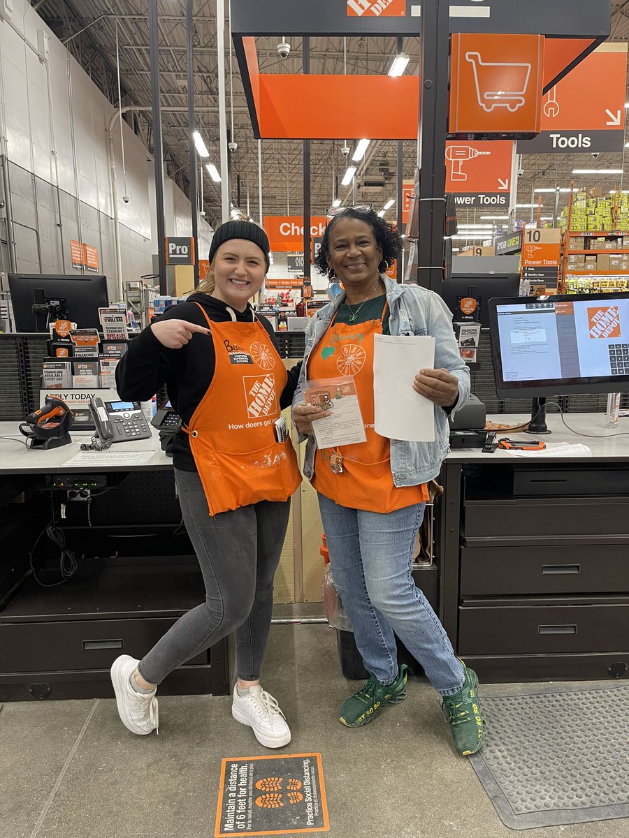 Rebecca Van Slooten tweet media