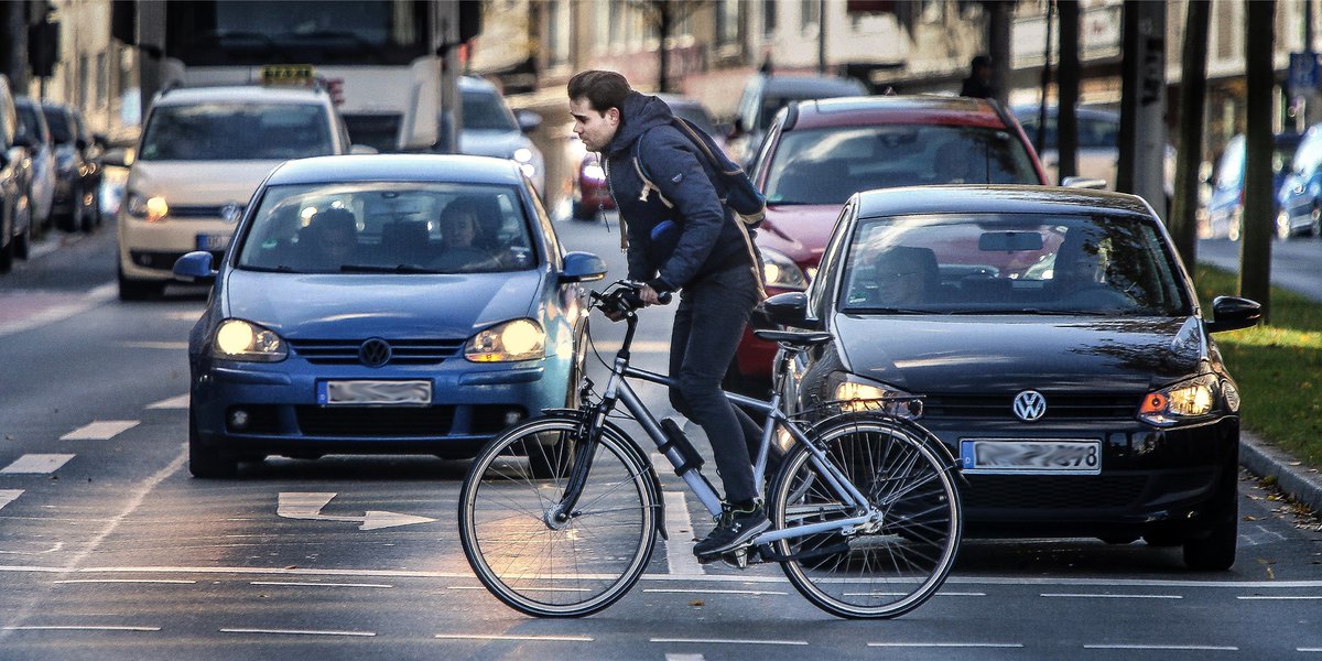 Watchman78's tweet photo. Weniger Autospuren für mehr Radverkehr auf dem Wall: Haben die ambitionierten Pläne eine Chance? https://t.co/VEWUbSZekw https://t.co/1yogwE4I6J