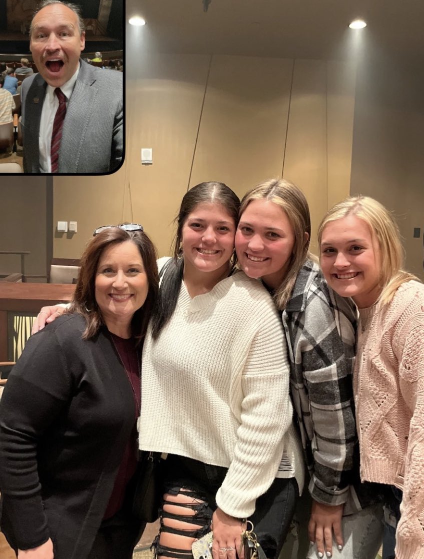 chadbake04's tweet image. You know your going places when you make The Presidents Be Real!!
He’s a HUGE🥎🥎🥎Fan!! #BringOnSpring @TXSTBobcatClub 
@txst_bobcatcrew @txst @HypeTxst @TXStateSoftball @kdamp @TxStateBobcats @emileebaker04 @karmyn_bass @braylinp_06