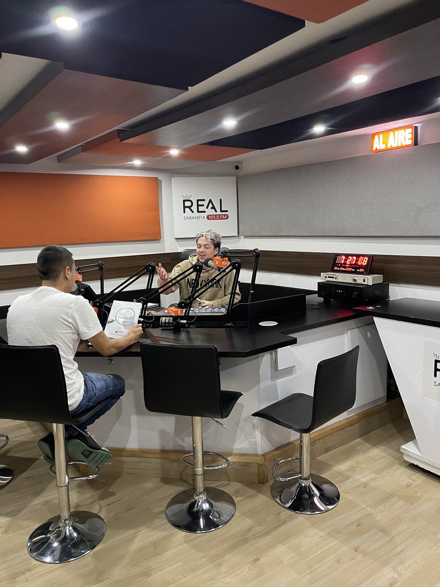 Hoy en la emisora Real Sabaneta 101.5 FM, hablando del libro ¿Cuál verdad?  

El cual estaremos entregando y debatiendo en las universidades de Medellín. 

<a href="/CeDemocratico/">Centro Democrático</a> <a href="/AlvaroUribeVel/">Álvaro Uribe Vélez</a> <a href="/NubiaSMartinez/">Nubia Stella Martínez</a> <a href="/JovenCDoficial/">JUVENTUDES CENTRO DEMOCRÁTICO</a>