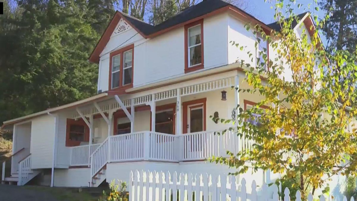 For $1.6 million, the #Goonies house could be yours! The piece of movie history is now up for sale in Astoria.

<a href="/jennytyoung/">Jenny Young</a> has the details: koin.com/entertainment-…