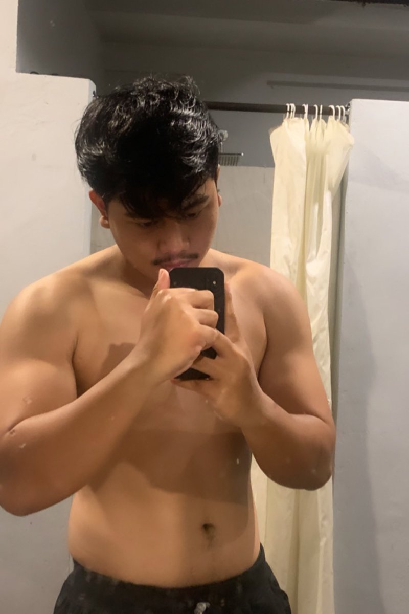 EgaPraduanaP's tweet photo. mungkin akan berfungsi dekade depan … 
“makan yang bannyak nak biar kayak papa saat muda dulu” 😅 https://t.co/pckDwjnpmO