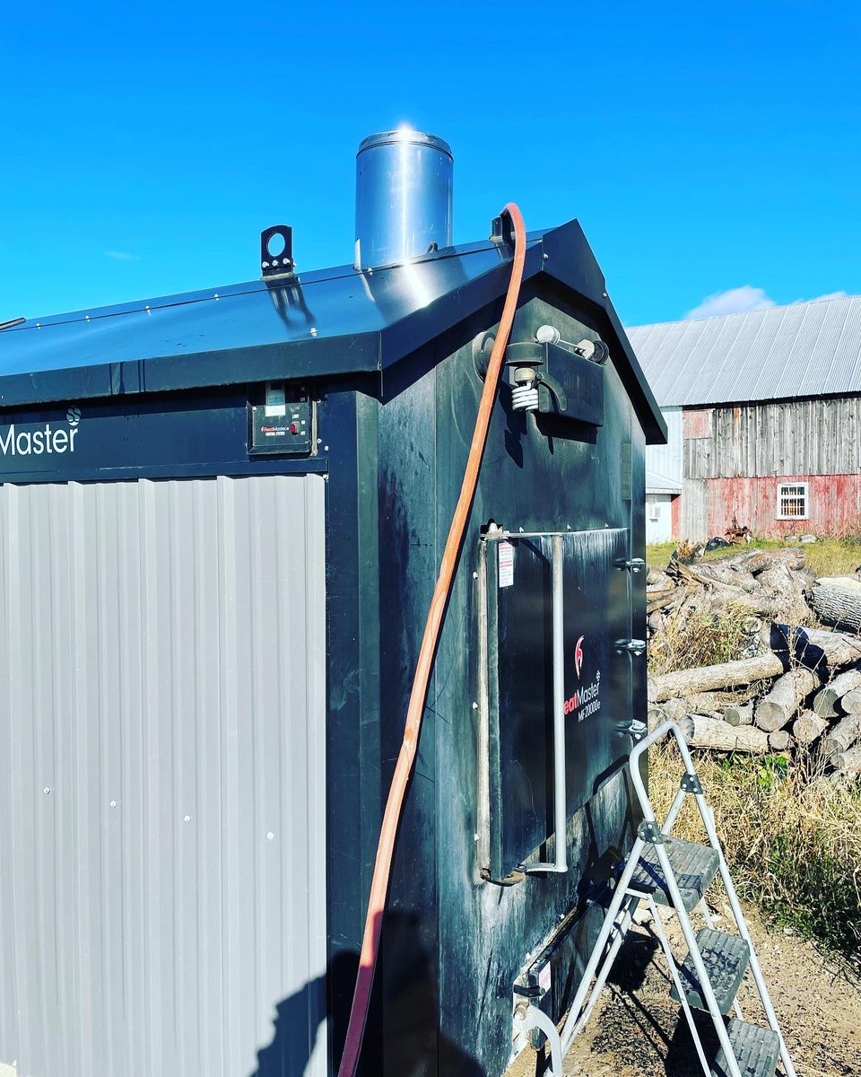 SoulGardenFarm's tweet photo. Filling the beast and sinking the heat cable and packing fresh #ontag #fruit #goldenberries In November 👨‍🌾🤘🔥🔥🔥 https://t.co/heTJ0XPm1G