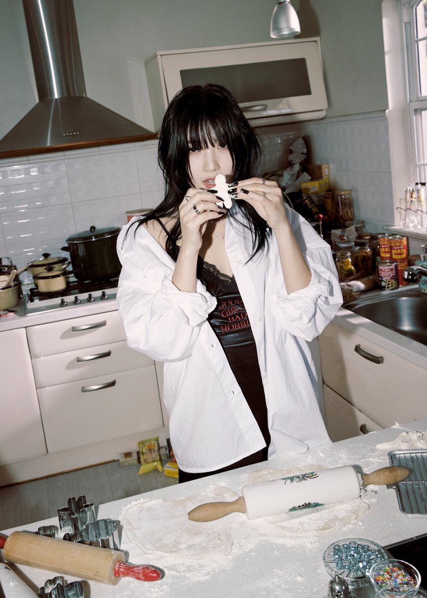 The Odd Recipe: Joy has been out! Carrying the concept of your devil girl, we are embracing our new album with five girls enjoying in-home little party while creating whimsical chaos! Would you be brave enough to join our birthday party?