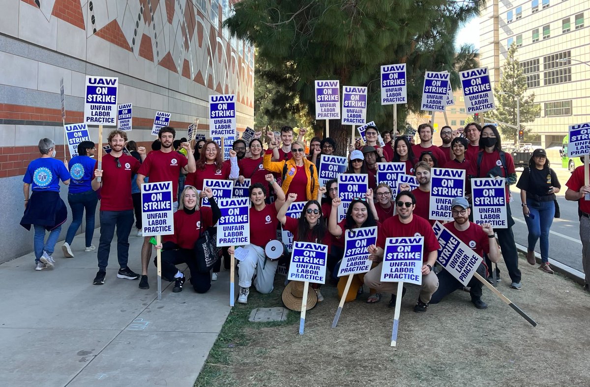 GSWOC supporting UC academic workers today!! In solidarity with <a href="/uaw5810/">UAW Local 5810</a> @uaw2865 <a href="/sruuaw/">Student Researchers United-UAW</a> as they strive to raise the bar for academic workers everywhere #FairUCNow