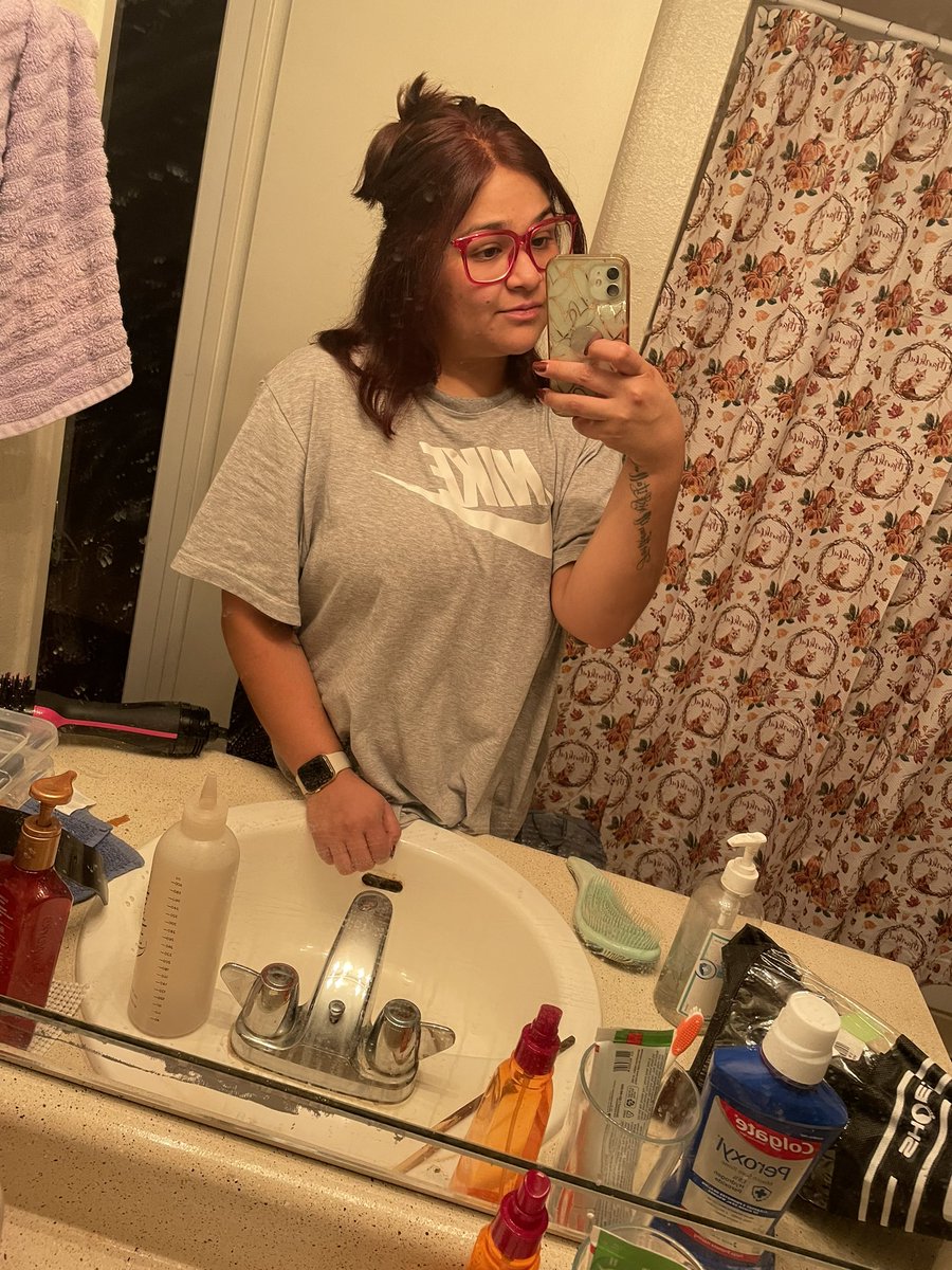 hotmess_lex03's tweet photo. What’s the best therapy?? Coloring your hair lol https://t.co/omxy1Z0BZH