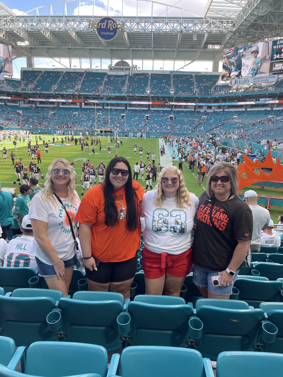 Excited to meet <a href="/MichaelDeiter/">Michael Deiter</a> Friday night and then watch Michael play on Sunday! Luke got to sneak a picture with <a href="/BSBoze/">Bradley Bozeman</a>.  What an Awesome trip!! 🐬☀️🏈 <a href="/jrlong25/">Jeff Long</a>