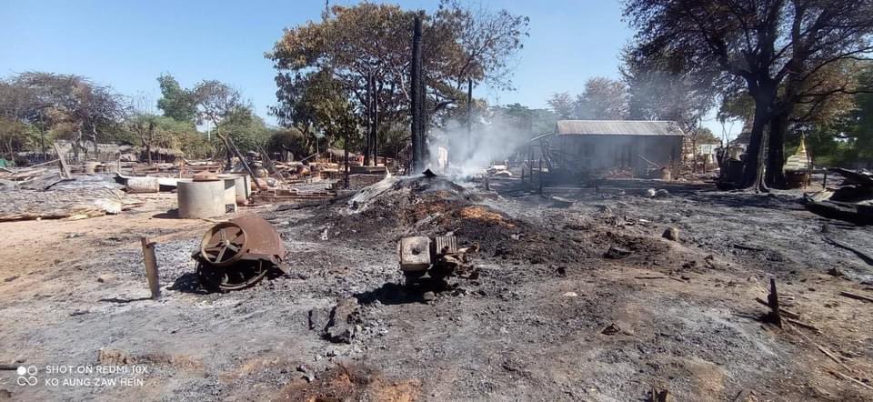 moephwintphyu's tweet photo. According to data from an independent research  organization, 20,153 houses in Sagaing have been destroyed in this year due to the arson by the terrorist military council army.#WhatsHappeningInMyanmar #VillagesBurntDownByJunta #WarCrimesOfJunta https://t.co/S8gvAPt3dx