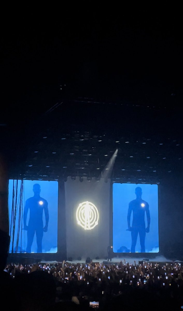 Aaron_UW's tweet photo. @KiDCuDi you took London to the moon tonight and thank you for it! The best show and night 🚀 https://t.co/NyzKVN8XAG