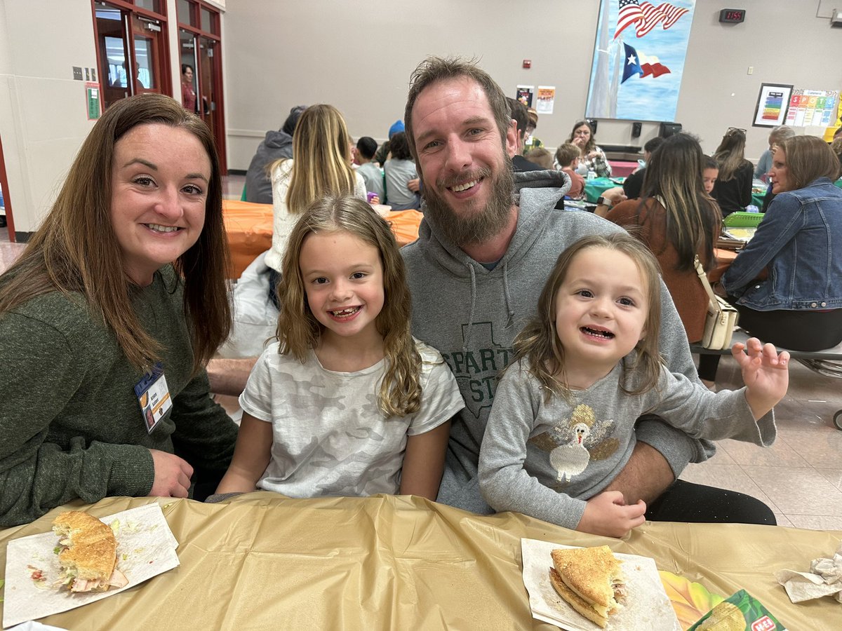 magdalenajistel's tweet image. Feeling so much gratitude @Cypress_Cheetah! 💛🖤 #1LISD #CYPRoadtrip