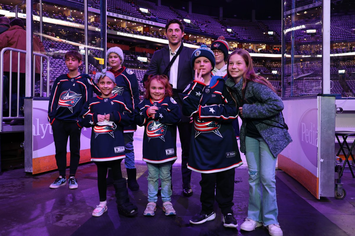 Surprise‼️Thanks <a href="/ZachWerenski/">Zach Werenski</a> for meeting up with our Heroes before tonight’s game 💜