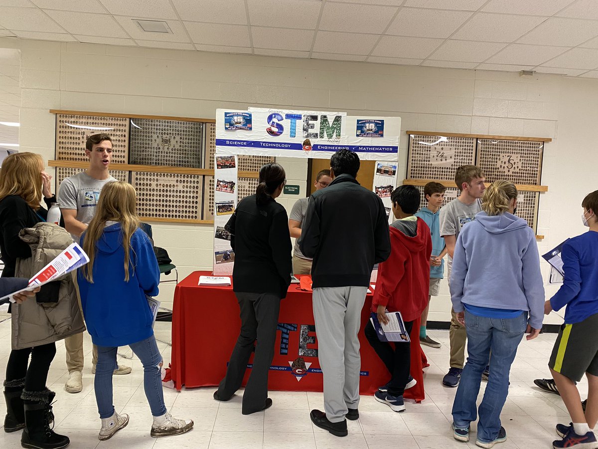 GrassfieldSTEM's tweet photo. Great crowd at Great Bridge High School tonight!  Wonderful to answer so many questions from the students &amp; families of @GreatBridgeMid &amp; @HickoryMS_Hawks. Looking forward to meeting the families of @JolliffMiddle &amp; @BranchMiddle Thursday Night! https://t.co/GCv9MqwHP4
