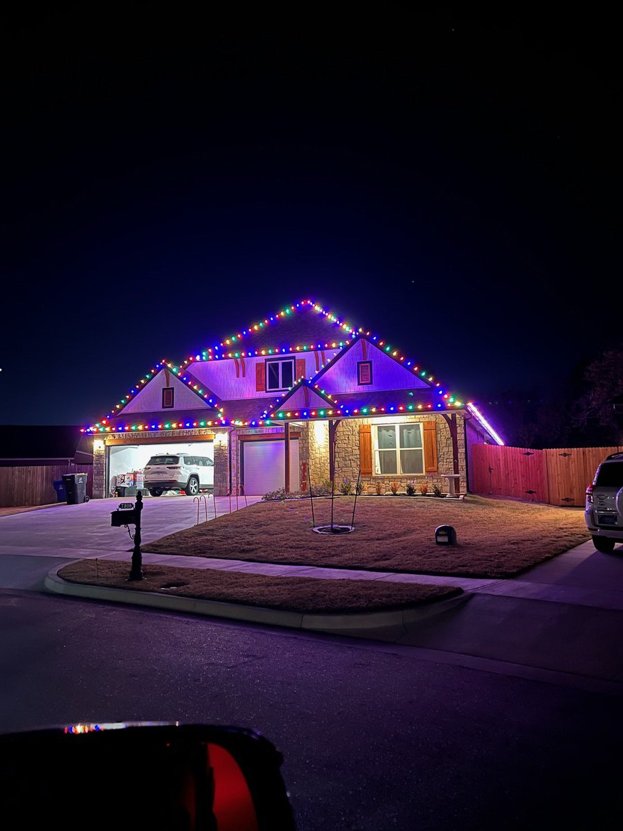 paschallslawn's tweet photo. Great turnout to a new christmas light install‼️‼️ 918-706-7619 https://t.co/p4RzwcEqD4