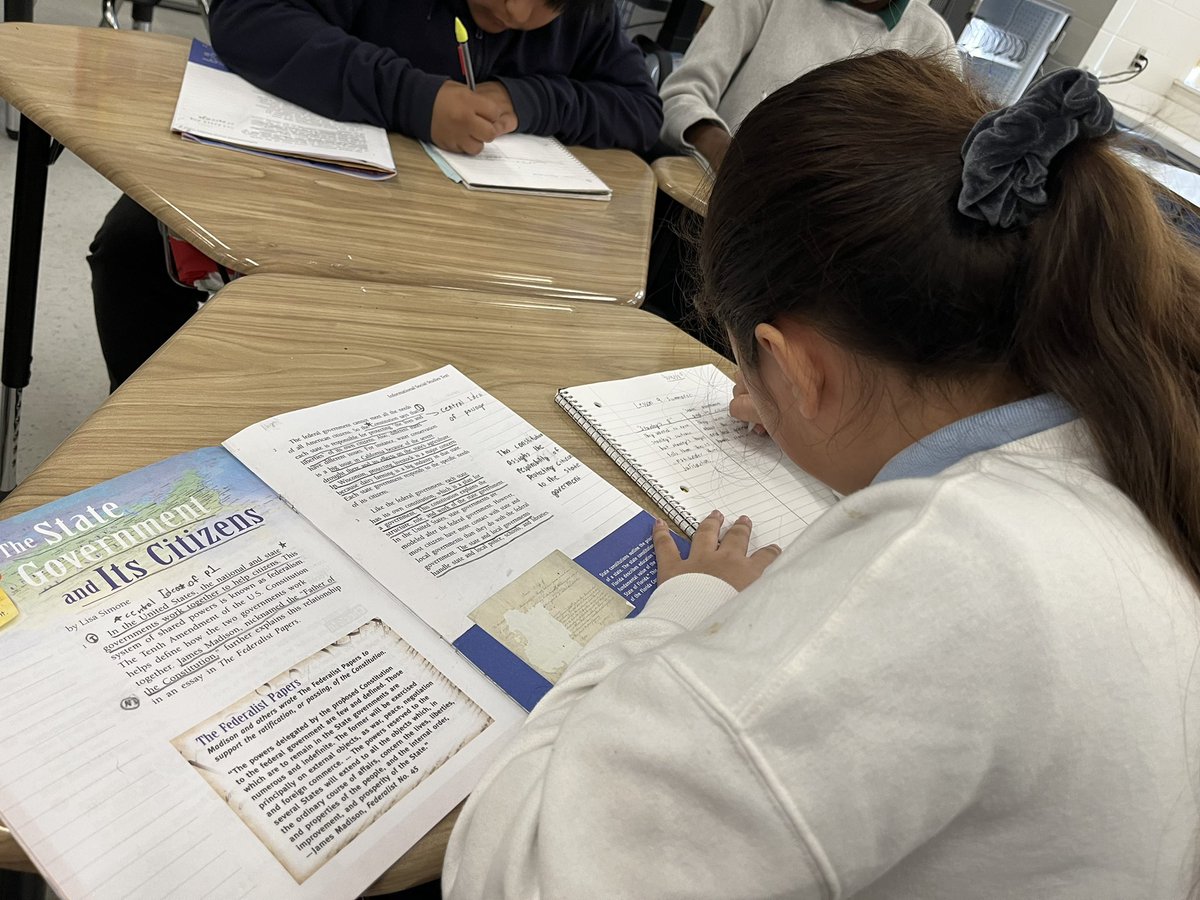 MissVaughn98's tweet photo. Remarkable Reader’s hard at work ✨ Today students practiced analyzing two texts, and summarizing how both texts portrayed the role government has in citizens lives! I am so proud of their dedication in finding evidence to answer this closed reading question! 🥺 https://t.co/Fb43v43YR0
