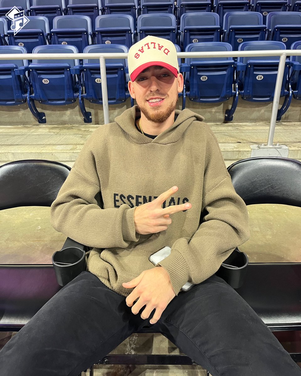 CapitalCityGoGo's tweet photo. Another familiar face in the house…welcome back @tjcline6!
#BeatOfDC // #GG4L https://t.co/NqlpaCUEpl