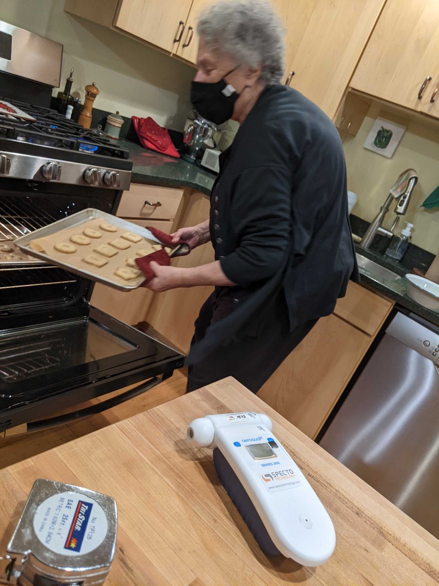 Jo_GNDC's tweet photo. Yesterday night, the kitchen testing for nitrogen oxide that @IPLdmv @AIMforPower @BeyondGasDC are doing in Montgomery County kitchens came to my own building in Silver Spring. Both neighbors' gas stoves tested had pollution levels that EPA deems unsafe when they occur outdoors. https://t.co/YiWGgw2VPR