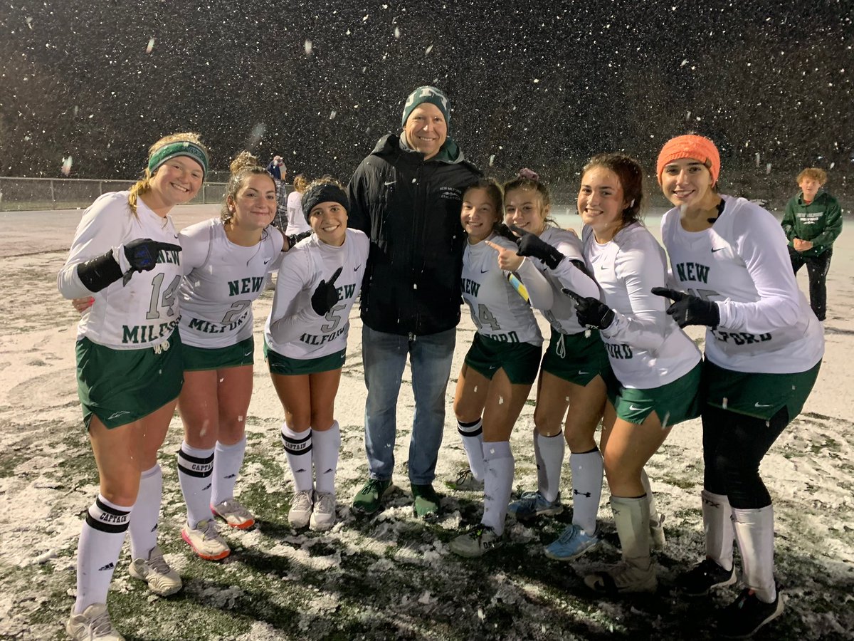 GoGreenWaveNM's tweet photo. Very proud of this team and these Seniors!! https://t.co/sVjOzJTW0N