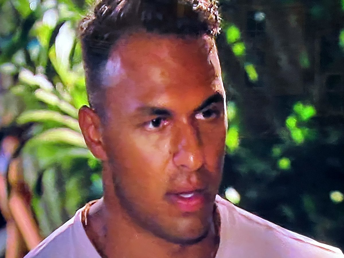 acceptthispod's tweet photo. “This place is making me dumber.” Yes. @WellsAdams is onto something. 🤯 #BachelorInParadise https://t.co/nmhZ2OZLGH