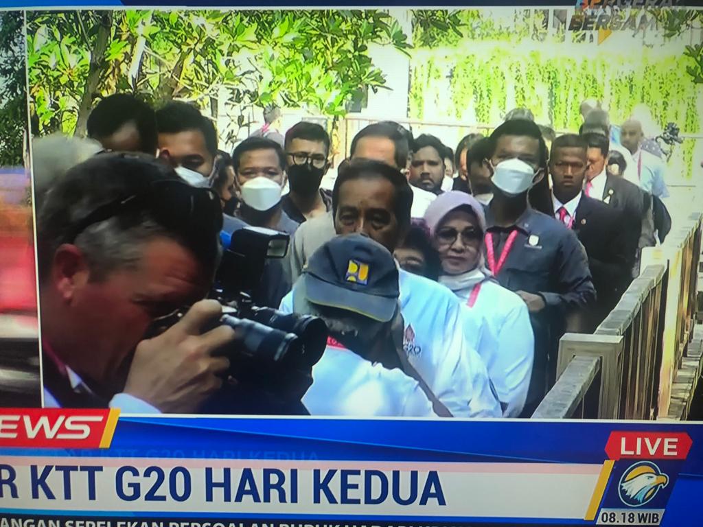PolJokesID's tweet photo. Dibalik foto2 kunjungan Pak @jokowi , ternyata fotografernya dari @KemenPU 🙏 https://t.co/F2F1XOxI2H