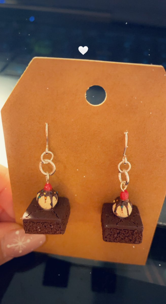 My brownie earrings from <a href="/electricccowboy/">meg</a> arrived and ahhhh they’re sooo cute! I’m obsessed with them 😍💖