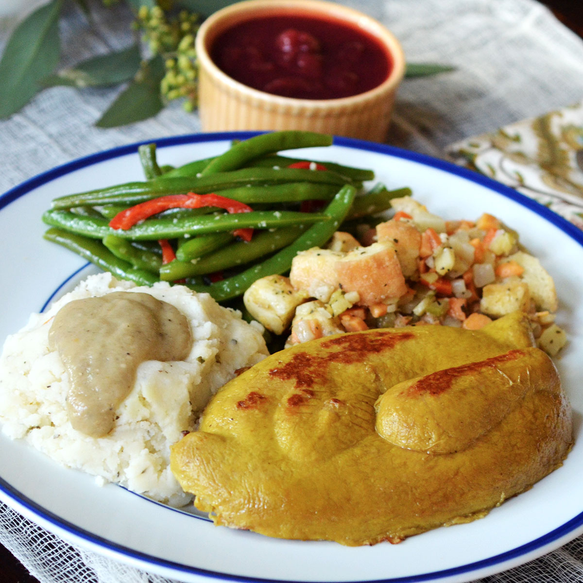 CafeSunflower's tweet photo. This year your Thanksgiving will be overflowing with traditional, mouth-watering fixings that are all #vegan. https://t.co/psXDInVNJv https://t.co/yWn3IkxfUC