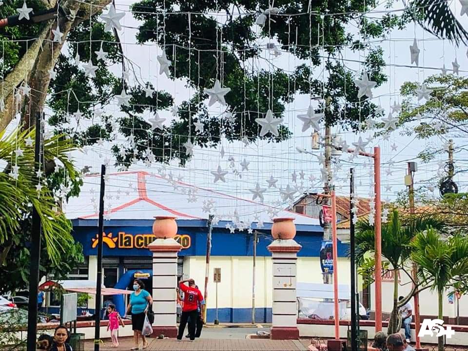 AdelanteSiempr_'s tweet photo. #Nicaragua| Inicia la instalación de ambientes navideños en el parque central de Jinotepe, donde las familias podrán disfrutar de espacios de recreación sana.🇳🇮🎄⛄🎅🎁🦌🛷❄️🌨️ https://t.co/CEePCliCfu
