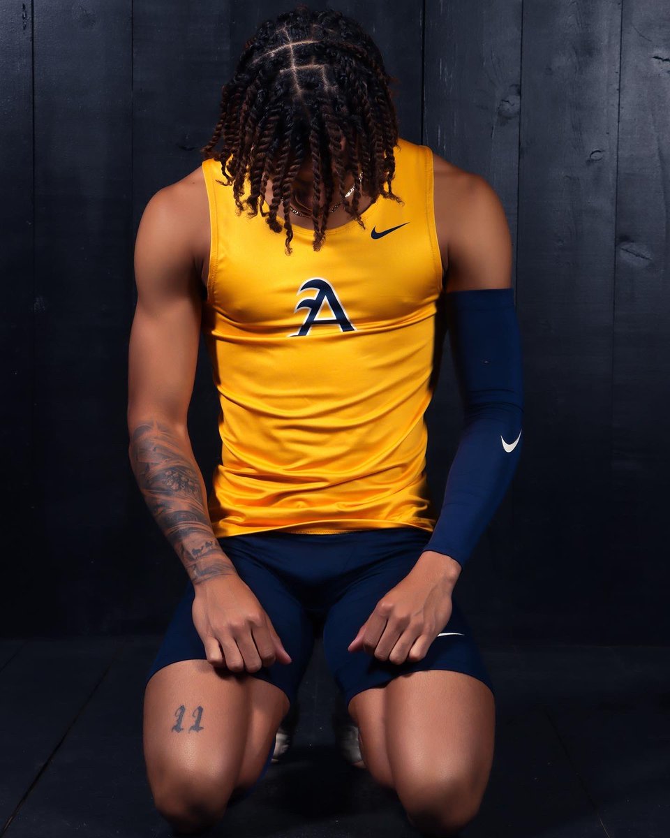 British_A1's tweet photo. This year gone be different💯

#seniorphotos https://t.co/kgAOiHN69U