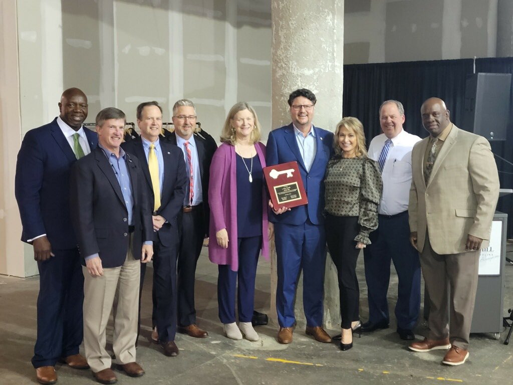 RockHillSC1995's tweet photo. Tonight we celebrated @GarySimrill for his 30-yr service to the citizens of South Carolina.

Since being elected in ‘92, he served as the SC House of Representatives from the 46th District. In 2016, Simrill was elected majority leader of the SC House, which he held until May ‘22. https://t.co/FBhCBiFn6K