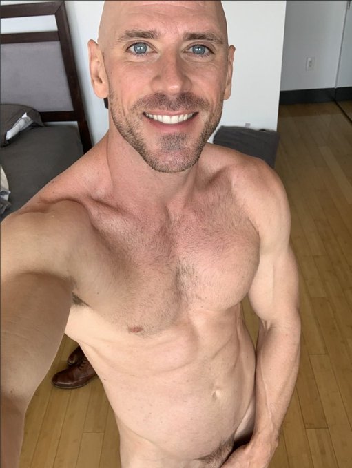 Guys I'm dropping loads of Solo's over on my OnlyFans check it out! https://t.co/VuJCVLlh6k https://t