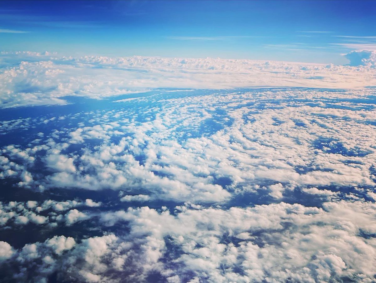 HGD_Saipan's tweet photo. 🇲🇵✈️🇯🇵

11/4 移動日
飛行機内から見る景色が好き*⋆✈︎

隣の席の方に窓を閉めてと促され...本当は閉めたくない。
でも閉めないとモニター見えづらいだろうし😶💭

たまに開けて写真だけ撮りました📸

#unitedairlines #sky #viewfromplane #saipan #managaha #inreef #blue https://t.co/dA1Zb0VDOa