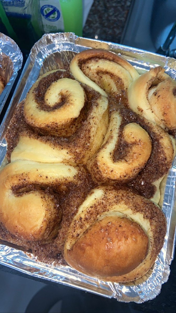 MellamoCamila_'s tweet photo. Si hay algo que me apasiona es la cocina y aunque nunca la estudié desde hace unas semanas vengo trabajando en los perfectos rollitos de canela y de chocolate 🥺 Esta semana estoy haciendo una preventa no oficial para que todos tengan la oportunidad de probarlos https://t.co/d6pdnjMdlz