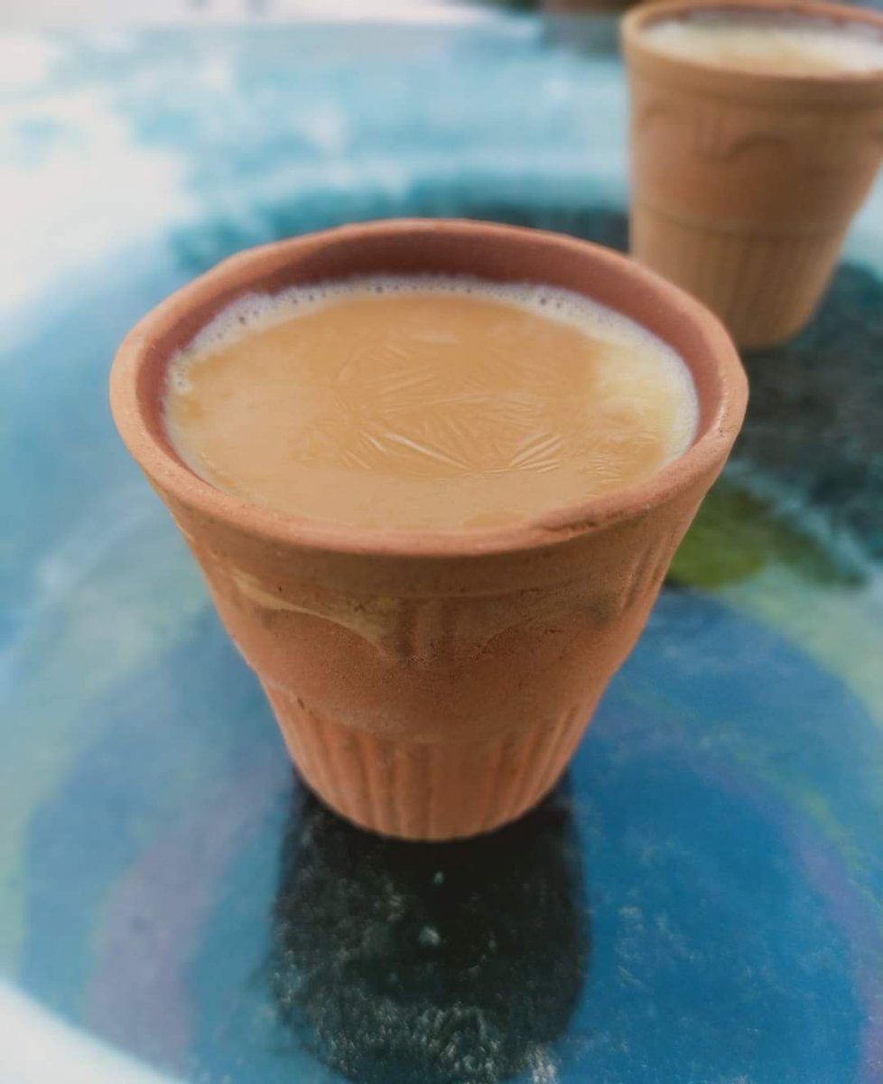 Gurjar_choudhar's tweet photo. उदास लम्हों में थोड़ा जीने चलते हैं ...

चल ज़रा सी फुर्सत में चाय पीने चलते हैं !!
@Meeeramehta3 👨‍❤️‍💋‍👨😘❤️ https://t.co/HvrXGjQHL1
