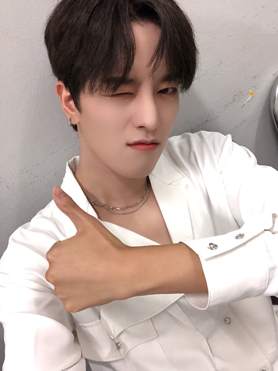 PLS9RV_'s tweet photo. 잘잤으면 좋겠다
악몽도 안 꿨으면 좋겠고
오늘 하루도 힘내고 화이팅하고
오늘도 하루 세끼 잘 챙겨 먹고
아프지말고
오늘도 따숩게 입고 다니고
감기조심하고
오늘도 많이 보고싶다 
레이븐

🌹🔥

#RAVN #레이븐 #김영조 #영조 #RV #レイブン #ヨンジョ https://t.co/xOjTUa1O1U