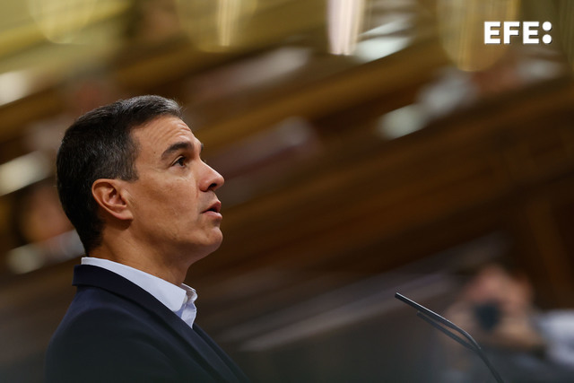 EFEnoticias's tweet photo. El presidente del Gobierno, Pedro Sánchez, ha mostrado esta madrugada la solidaridad de España con Polonia y el "más sentido pésame" a las familias de las dos víctimas de la explosión de un "misil de fabricación rusa". https://t.co/FgooBUTCdO