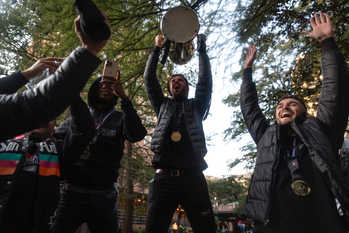 SanAntonioFC's tweet photo. Celebrating championships at The River Walk. A San Antonio tradition. THANK YOU SAN ANTONIO! 🖤♥️ #CHAMP210NS https://t.co/rY24FCGTpA
